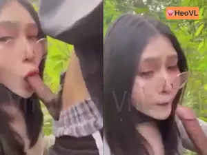 đi dã ngoại tiện xxx con ghệ ở trong rừng