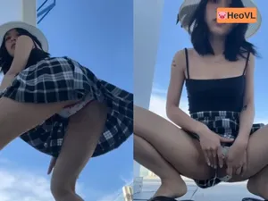 Người yêu dâm đi du lịch nhưng cũng không quên quay clip show chim cho fans xem